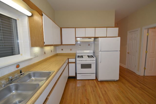 1454 W School Street 1f Property Photo 4