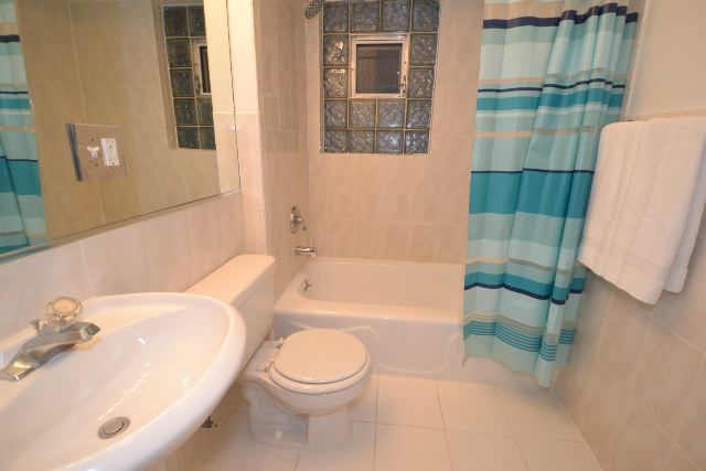 1454 W School Street 1f Property Photo 18