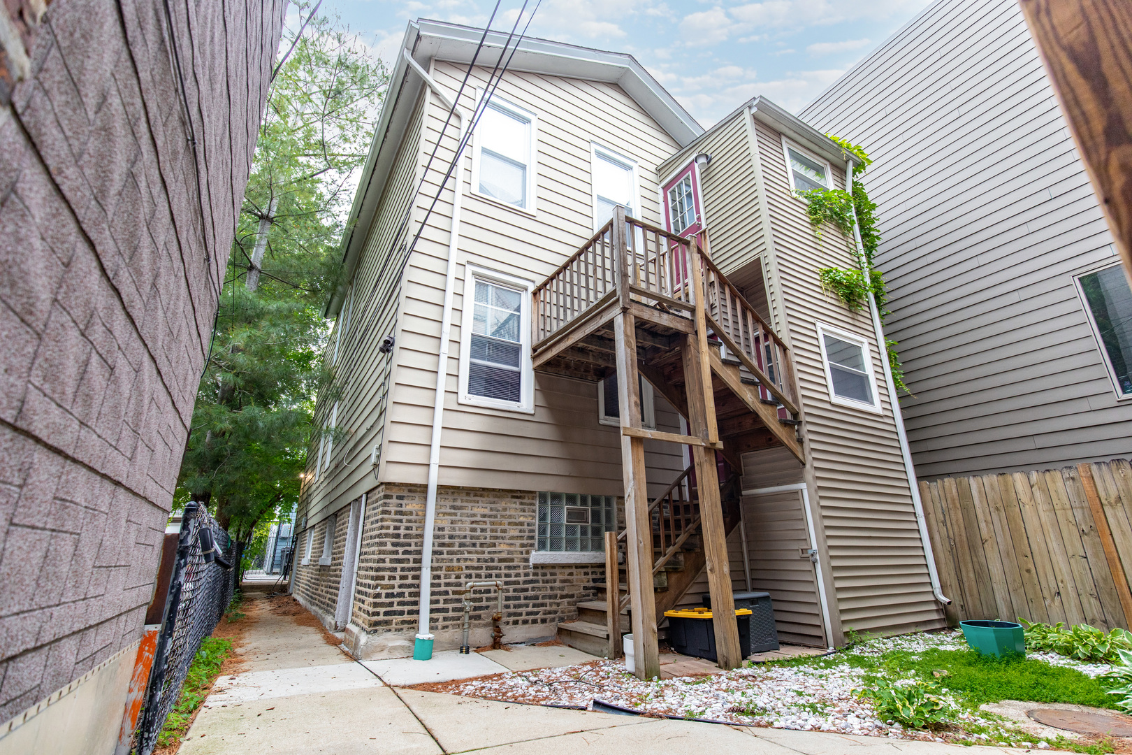 838 N Wolcott Avenue Property Photo 19