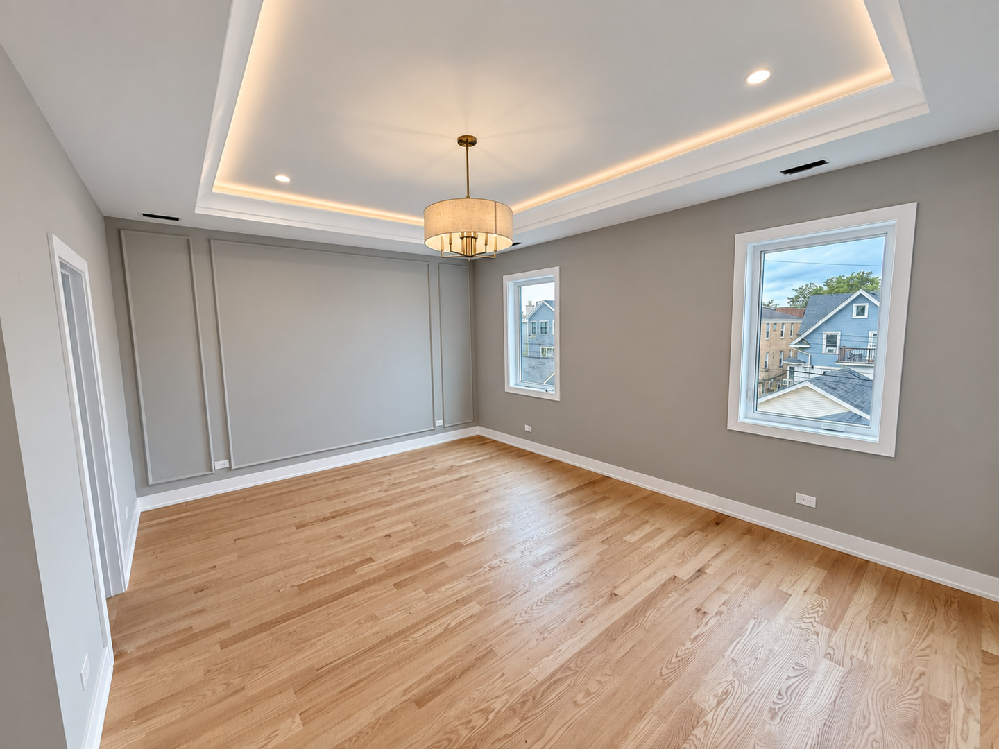 6732 N Oxford Avenue Property Photo 12