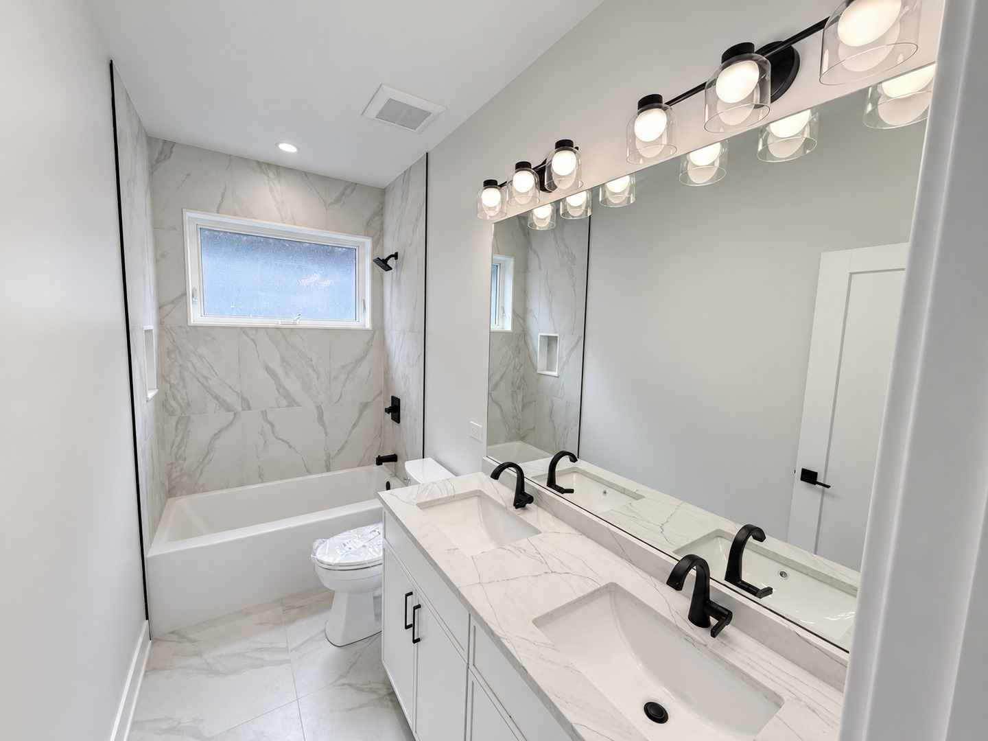 6732 N Oxford Avenue Property Photo 17