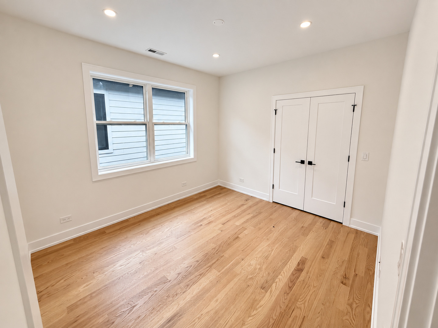 6732 N Oxford Avenue Property Photo 18
