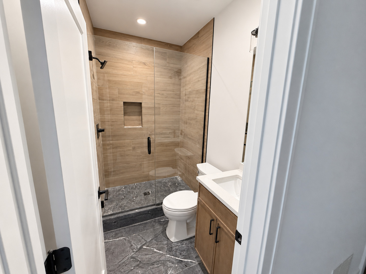 6732 N Oxford Avenue Property Photo 23