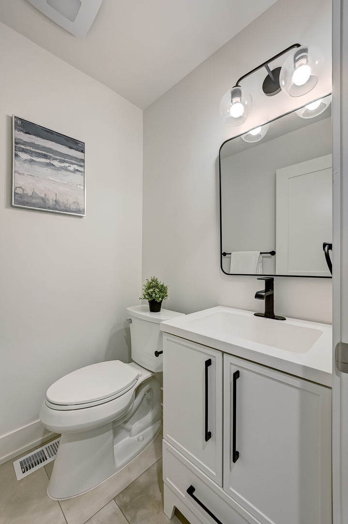 5615 S Elm Street Property Photo 18