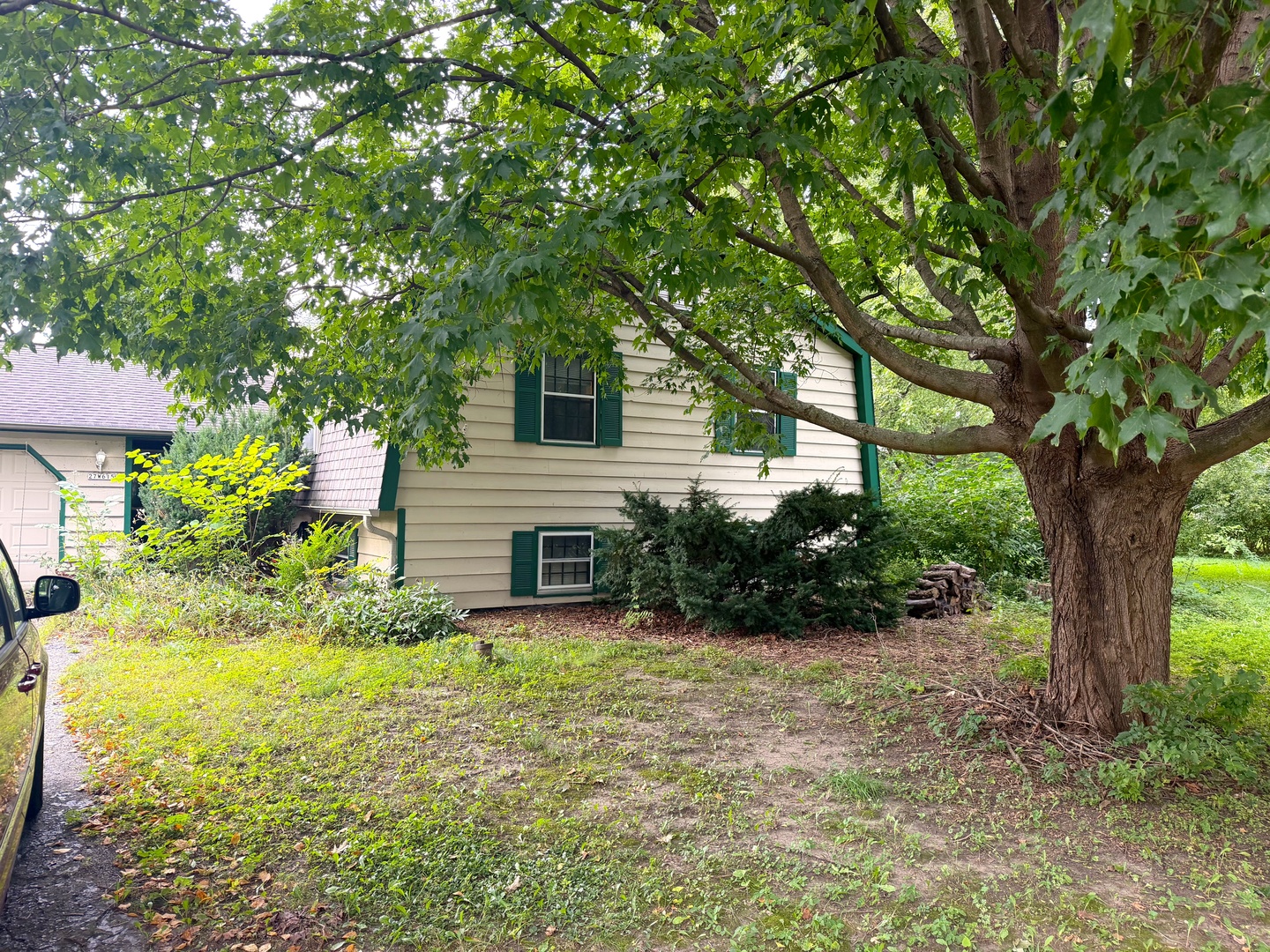 27w615 Meadow Drive Property Photo 1