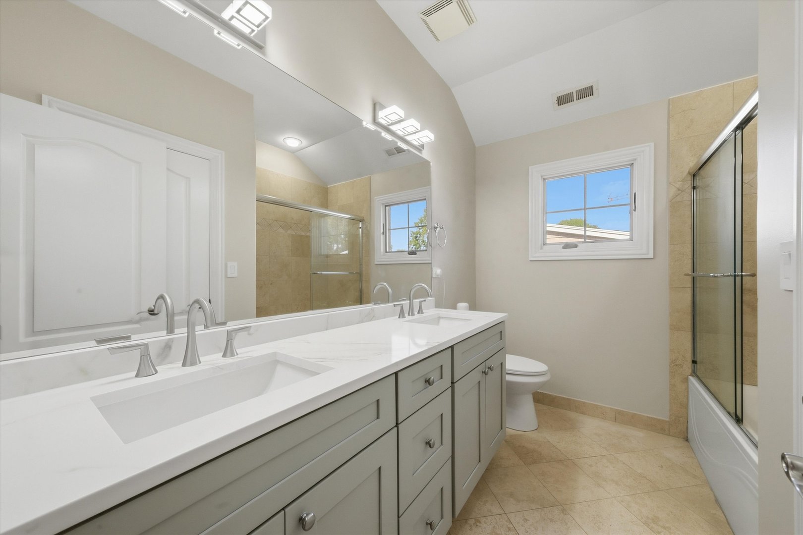 301 Spruce Street Property Photo 14