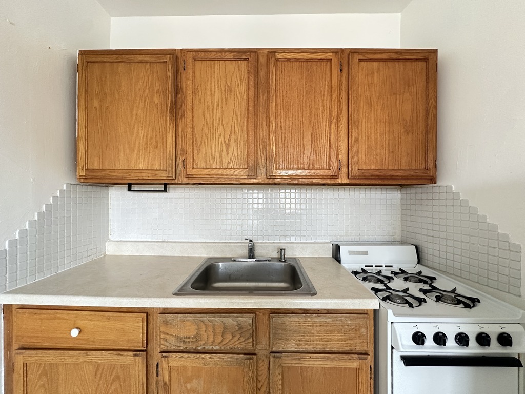 2432 N Linden Place 308 Property Photo 6