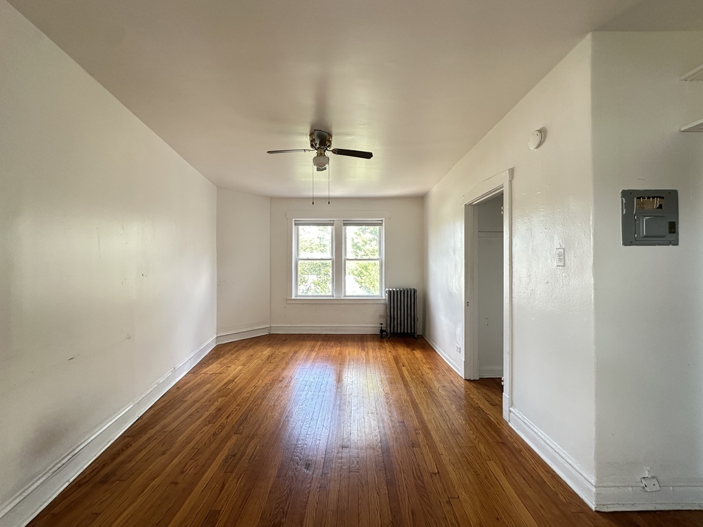 2432 N Linden Place 308 Property Photo 10