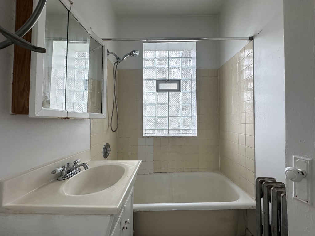 2432 N Linden Place 308 Property Photo 20