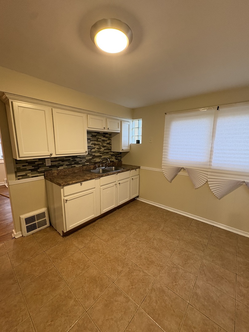 12420 S Normal Avenue Property Photo 14