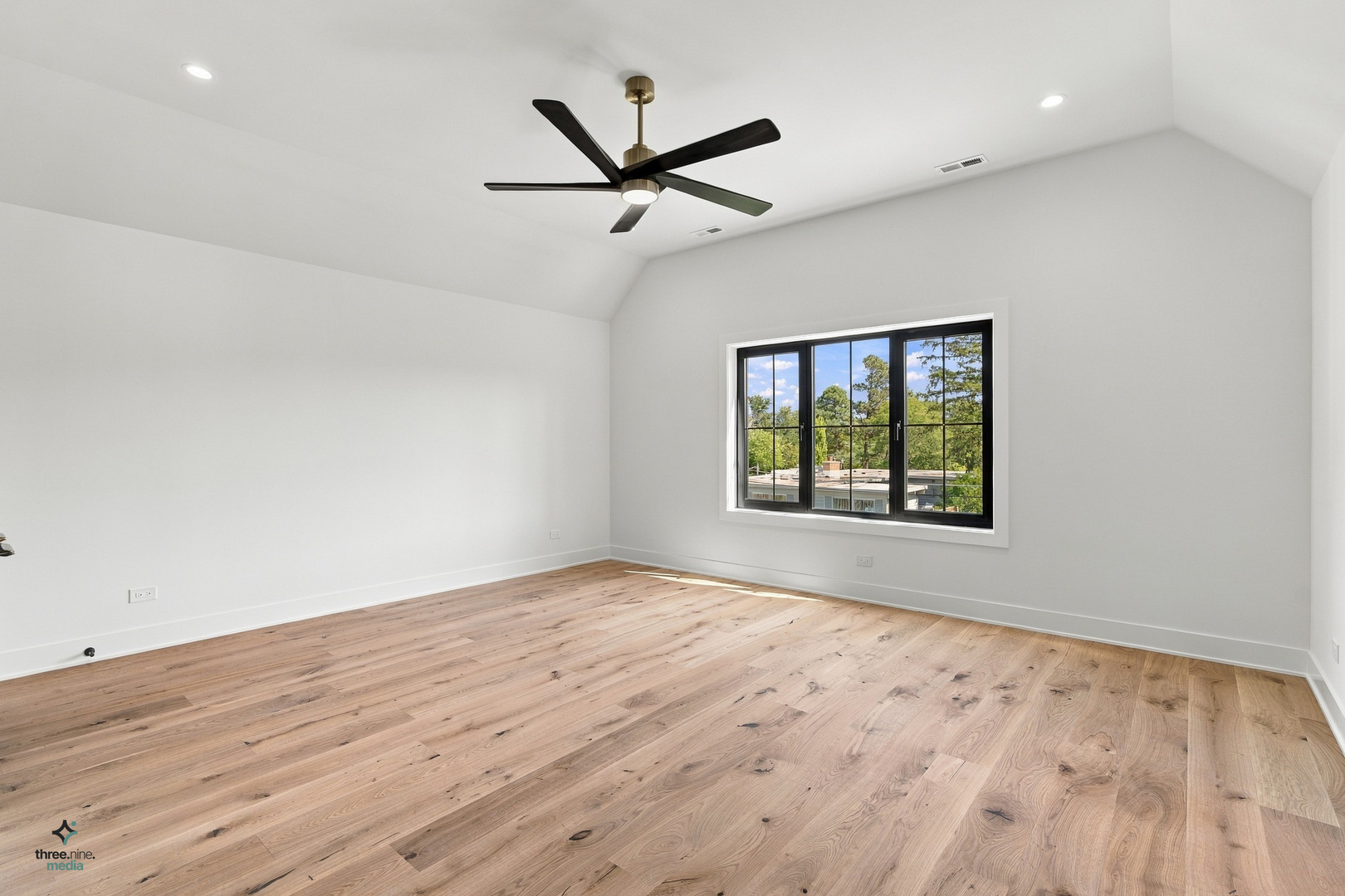 414 Forest Edge Drive Property Photo 23