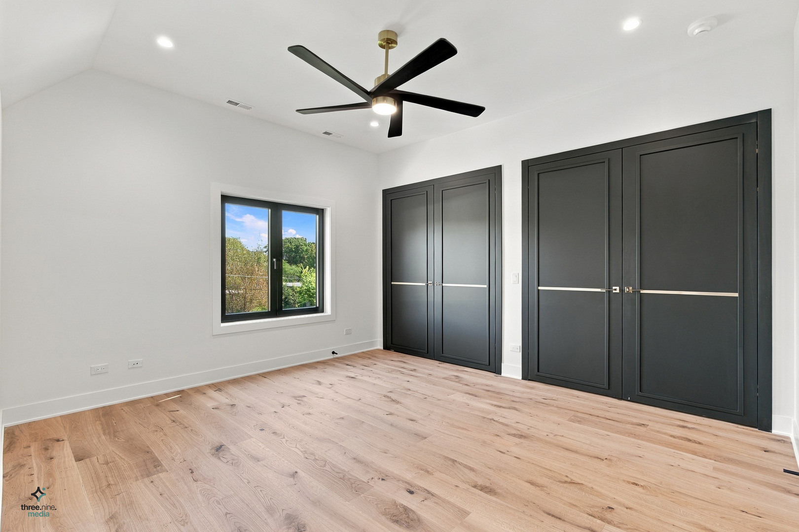 414 Forest Edge Drive Property Photo 25