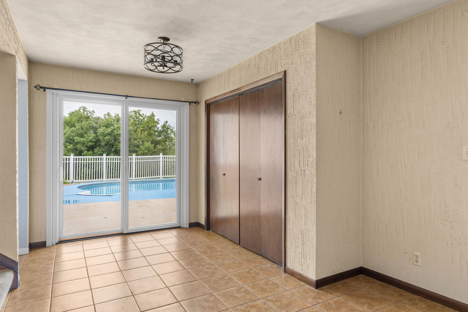 10319 58th Street Property Photo 3
