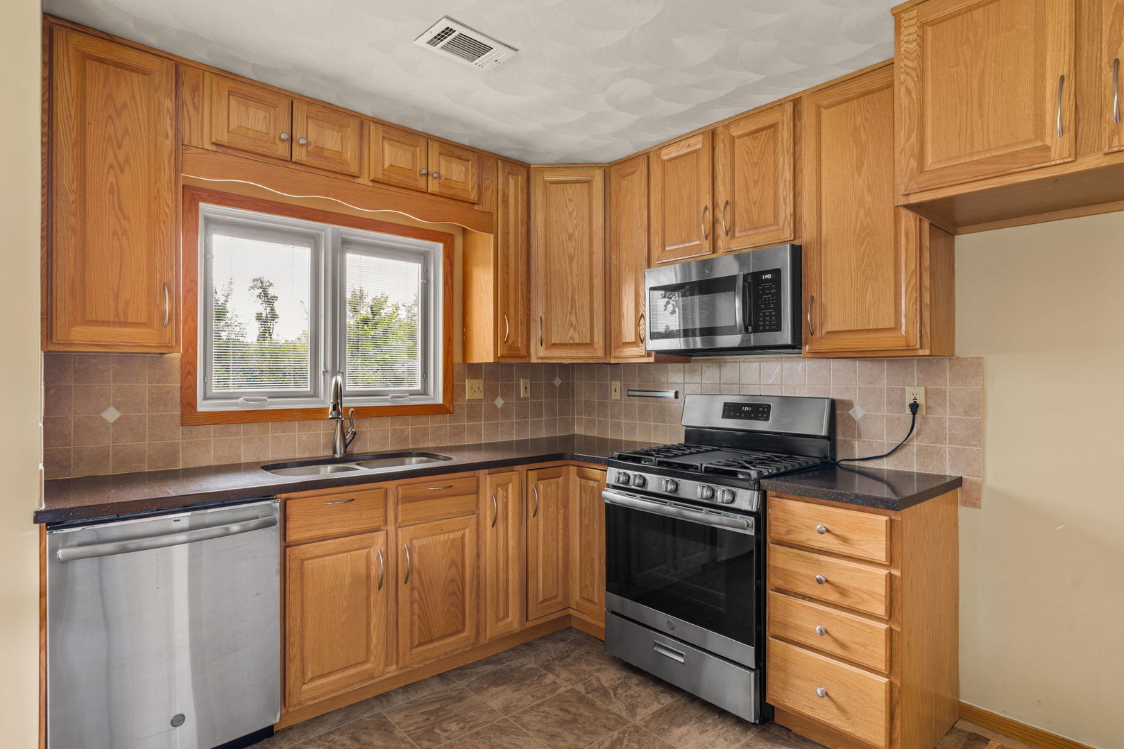 10319 58th Street Property Photo 9