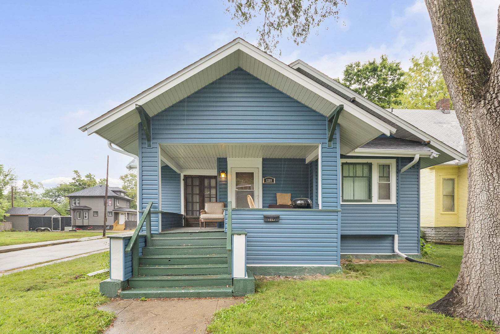 1209 E Maple Street Property Photo 2