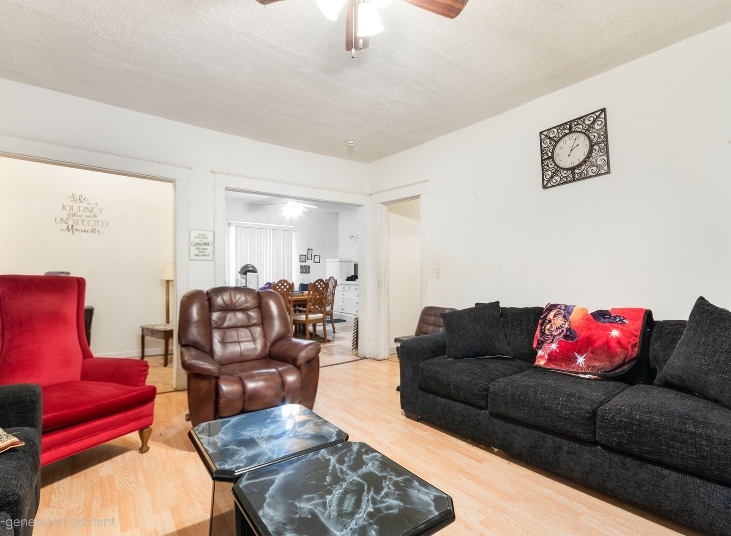 1209 E Maple Street Property Photo 3