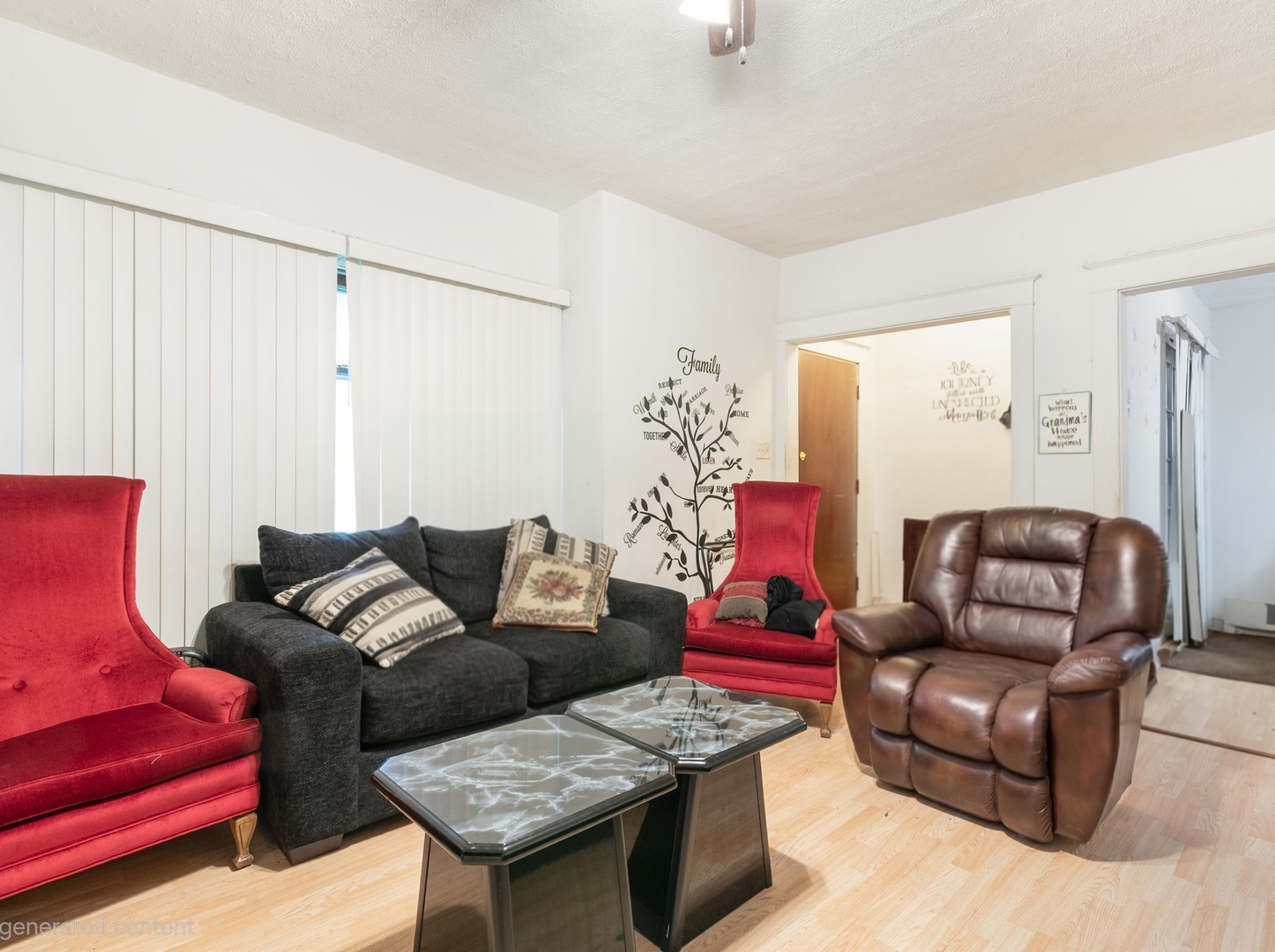 1209 E Maple Street Property Photo 4