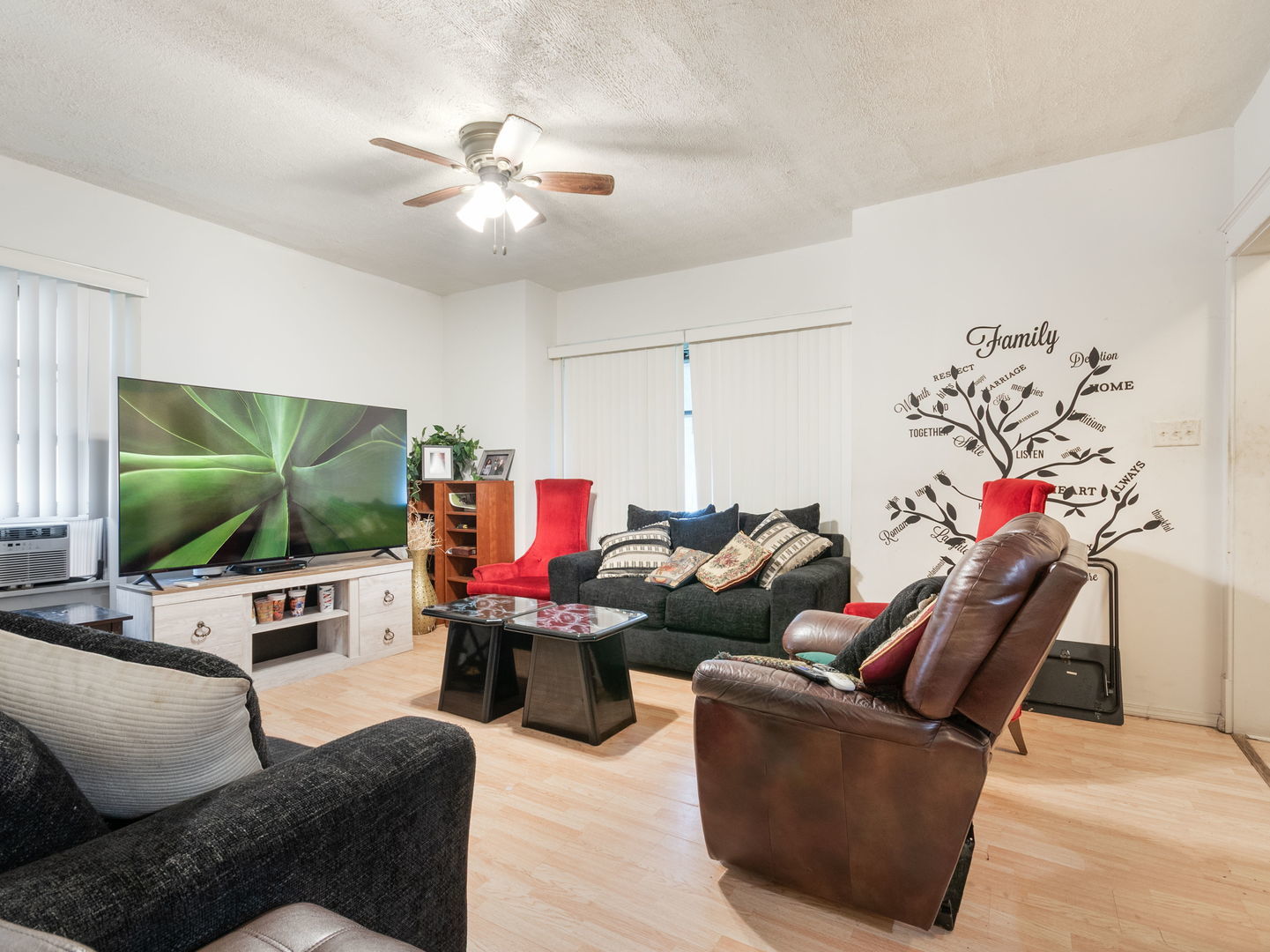 1209 E Maple Street Property Photo 5
