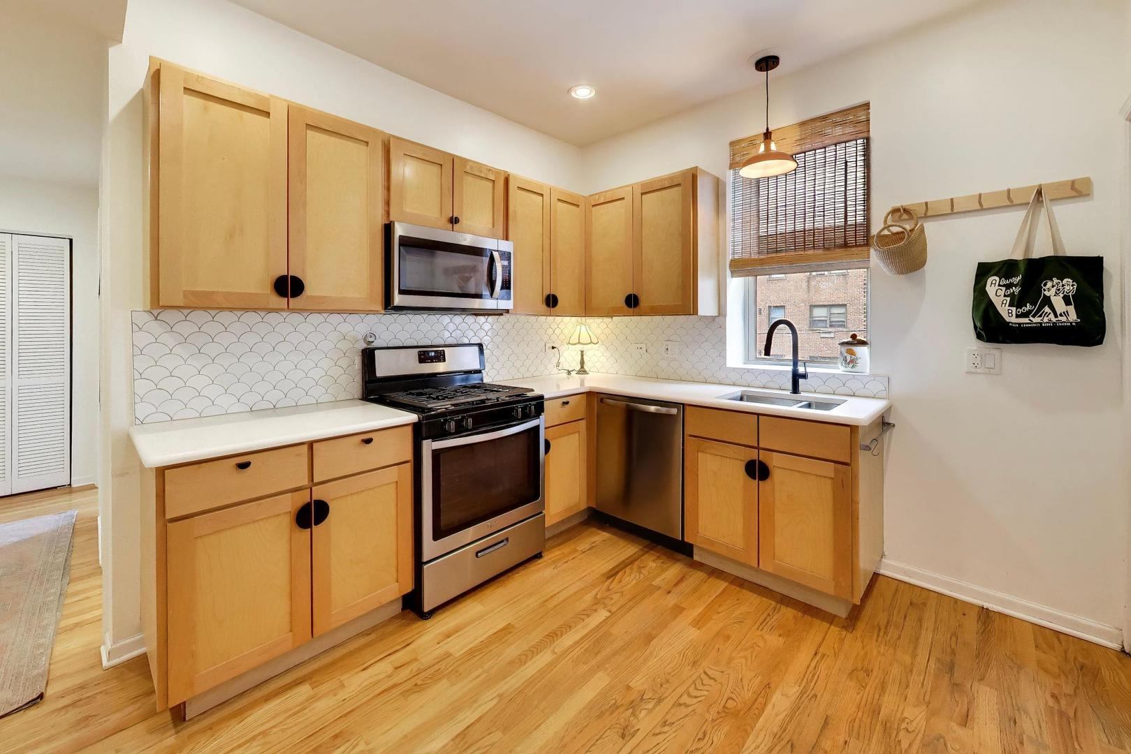 1639 W Farwell Avenue 2 Property Photo 11