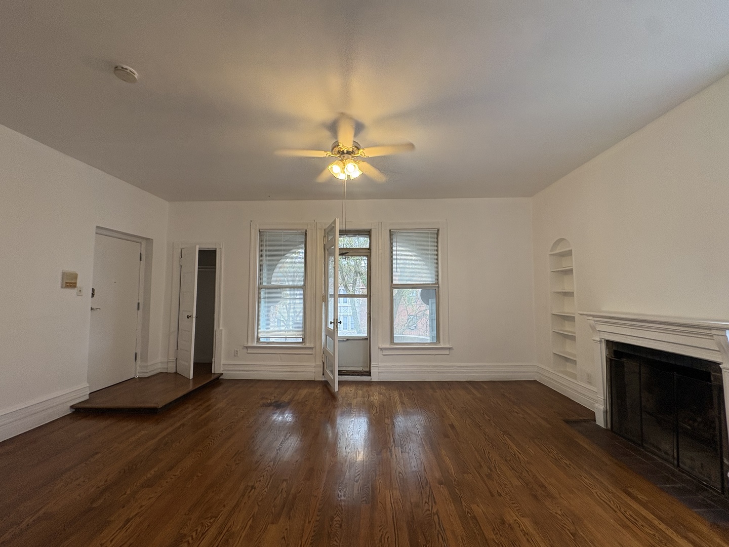 5136 S Blackstone Avenue 3f Property Photo 2