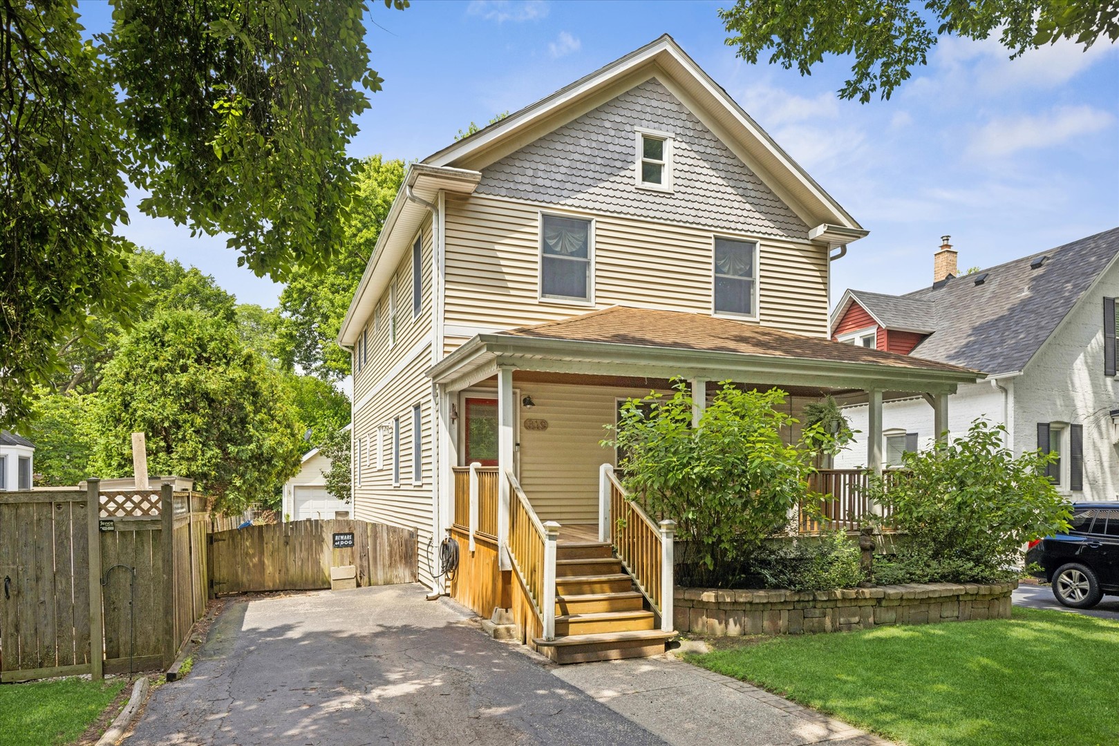 319 Leclaire Avenue Property Photo 1