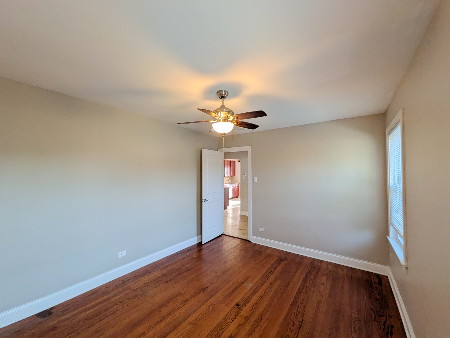 8825 S California Avenue Property Photo 5