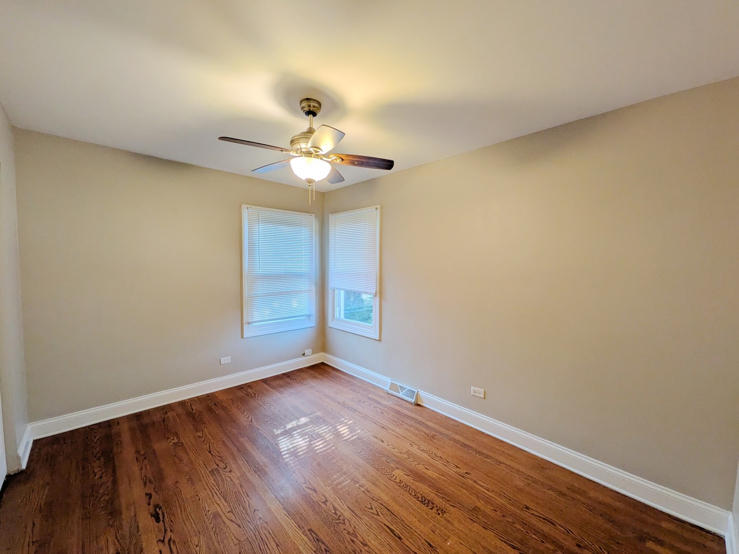 8825 S California Avenue Property Photo 8