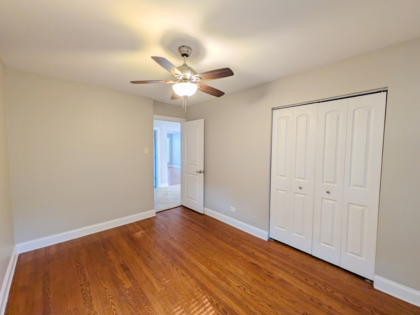 8825 S California Avenue Property Photo 9