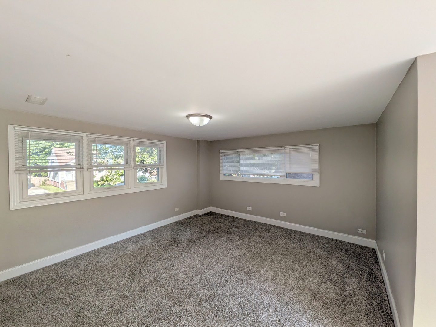 8825 S California Avenue Property Photo 13