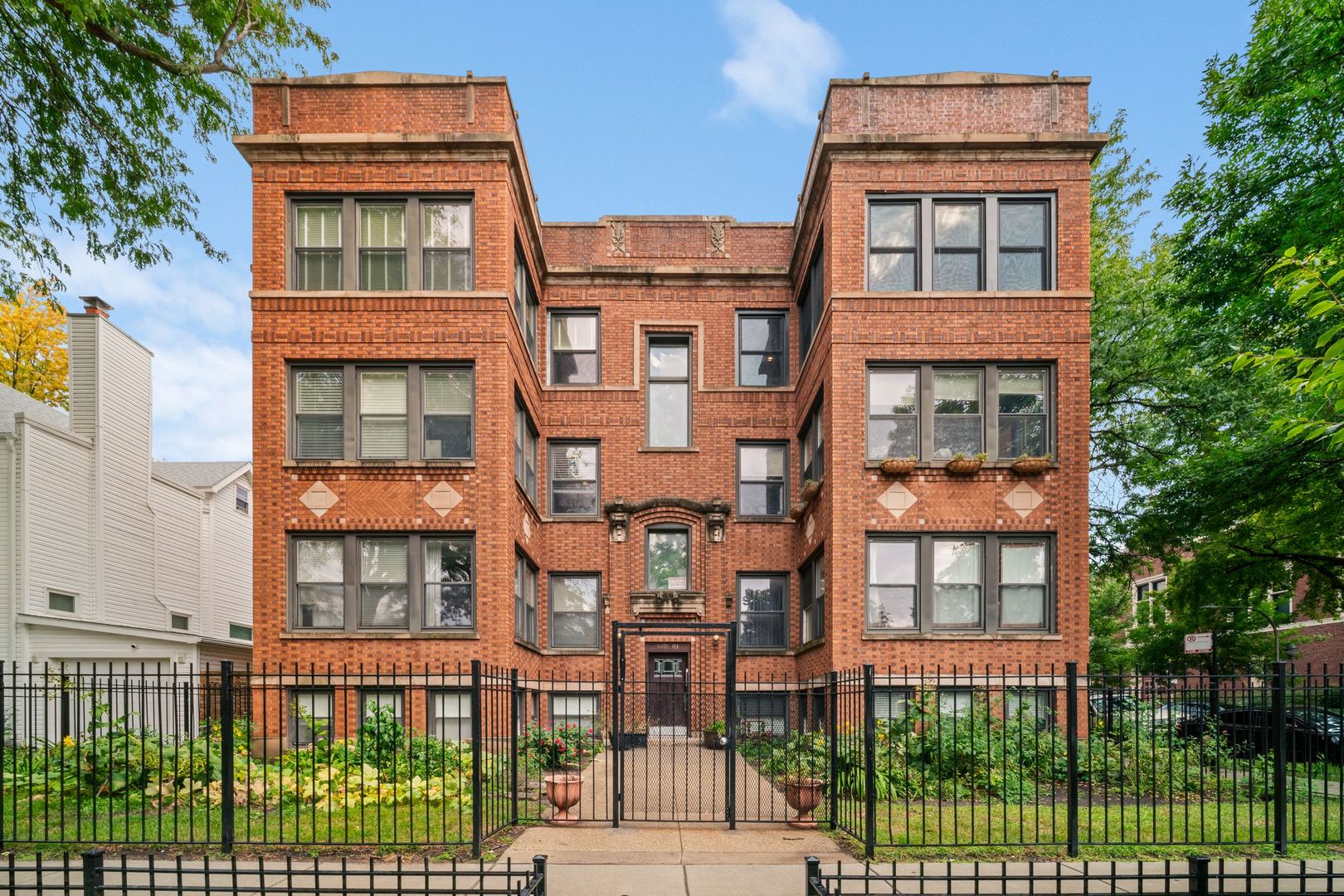 6701 N Bosworth Avenue 3 Property Photo 1