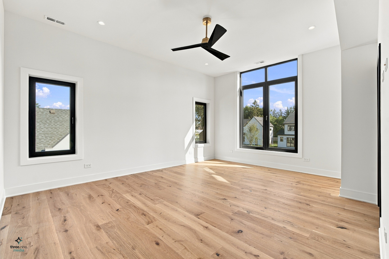 425 Forest Edge Drive Property Photo 25