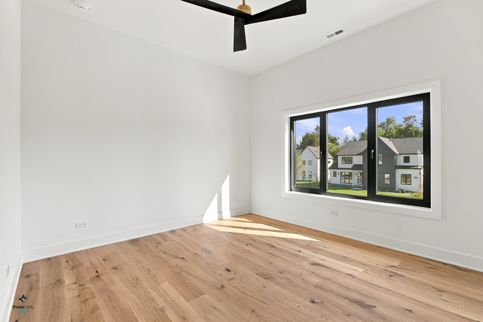425 Forest Edge Drive Property Photo 27