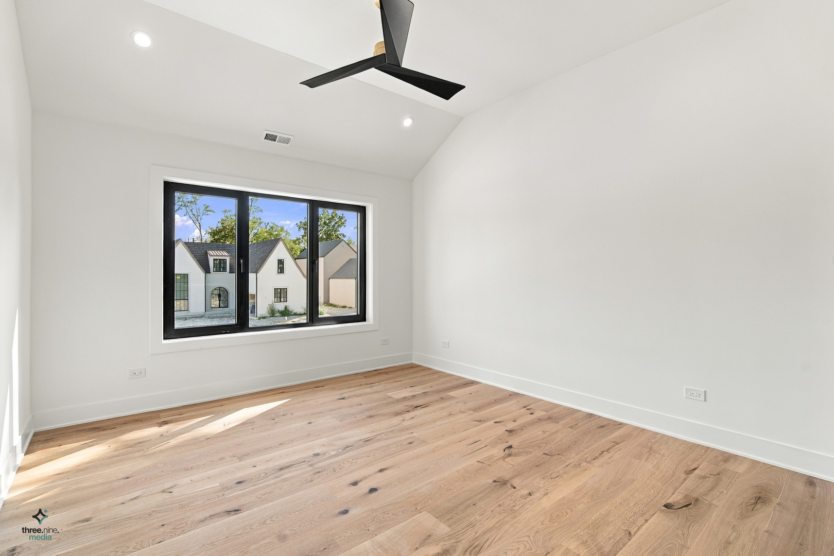 425 Forest Edge Drive Property Photo 29
