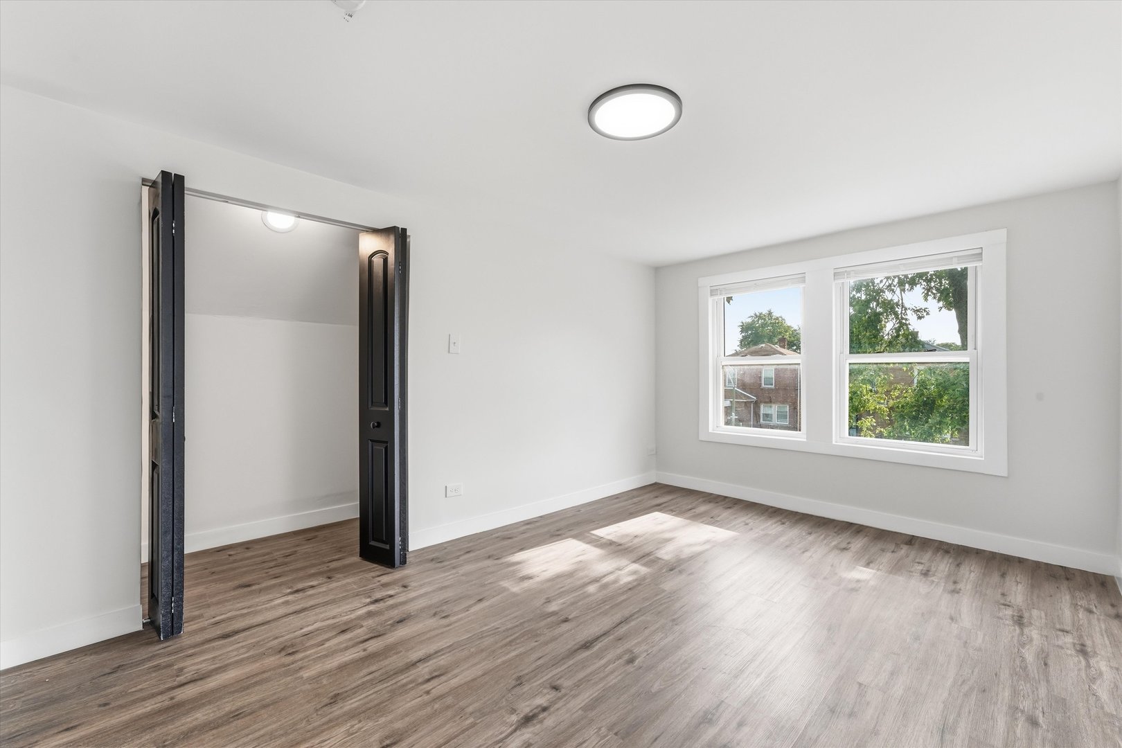 8942 S Aberdeen Street Property Photo 12