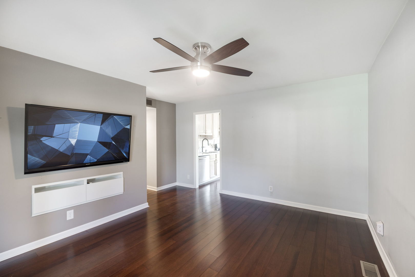 917 Sunnydale Boulevard Property Photo 3