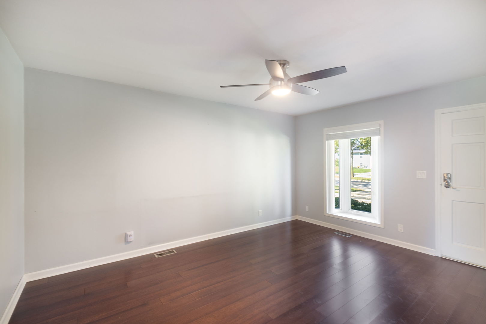 917 Sunnydale Boulevard Property Photo 4