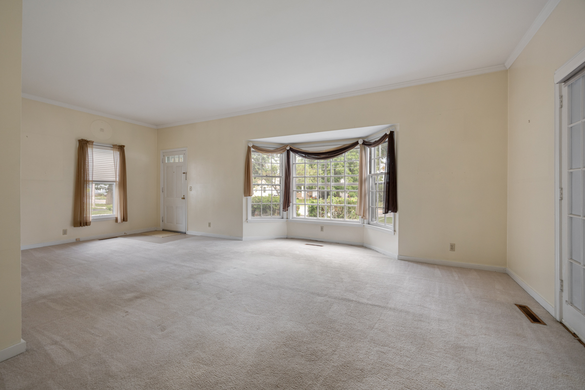 302 N State Street Property Photo 4