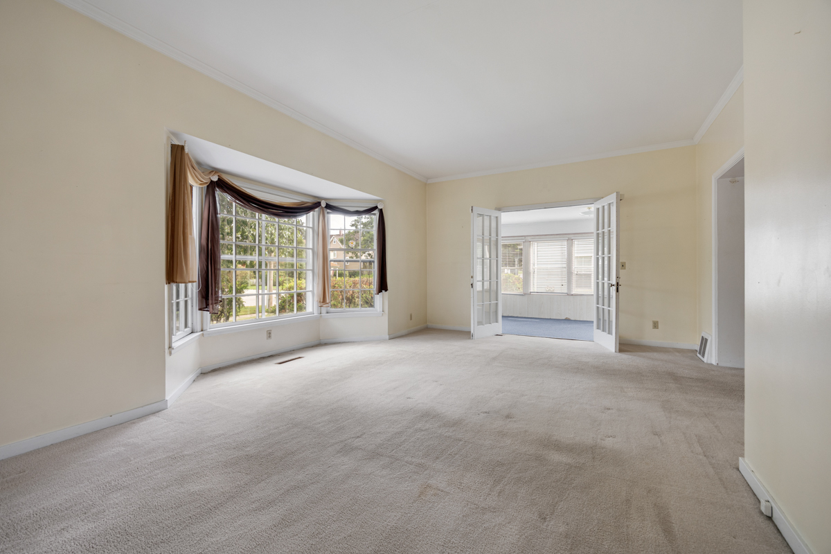 302 N State Street Property Photo 5