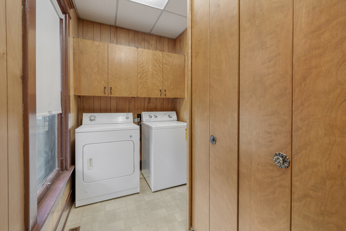302 N State Street Property Photo 14