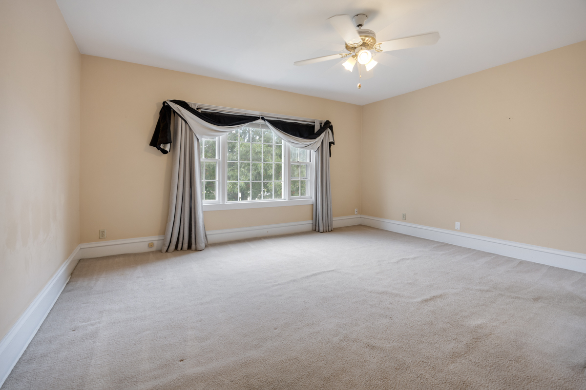 302 N State Street Property Photo 15