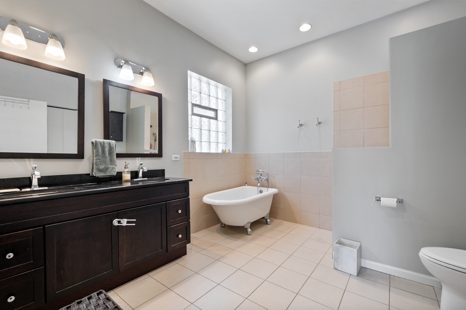 1702 W North Avenue A2 Property Photo 13