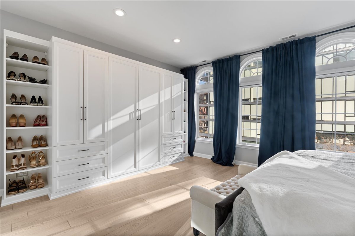 363 W Superior Street B Property Photo 17