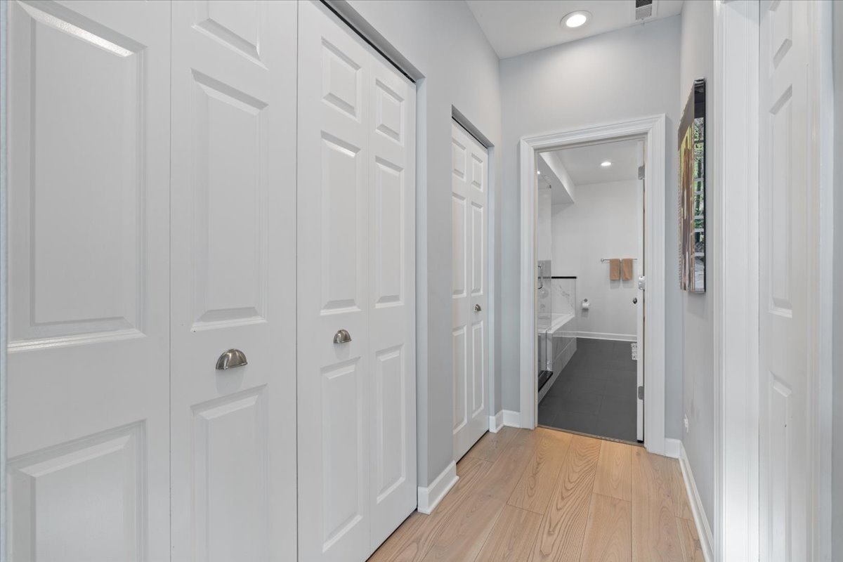363 W Superior Street B Property Photo 18