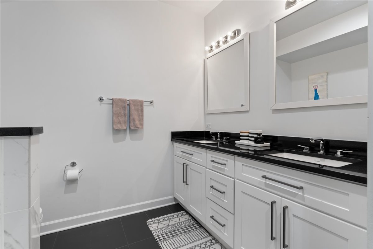363 W Superior Street B Property Photo 19