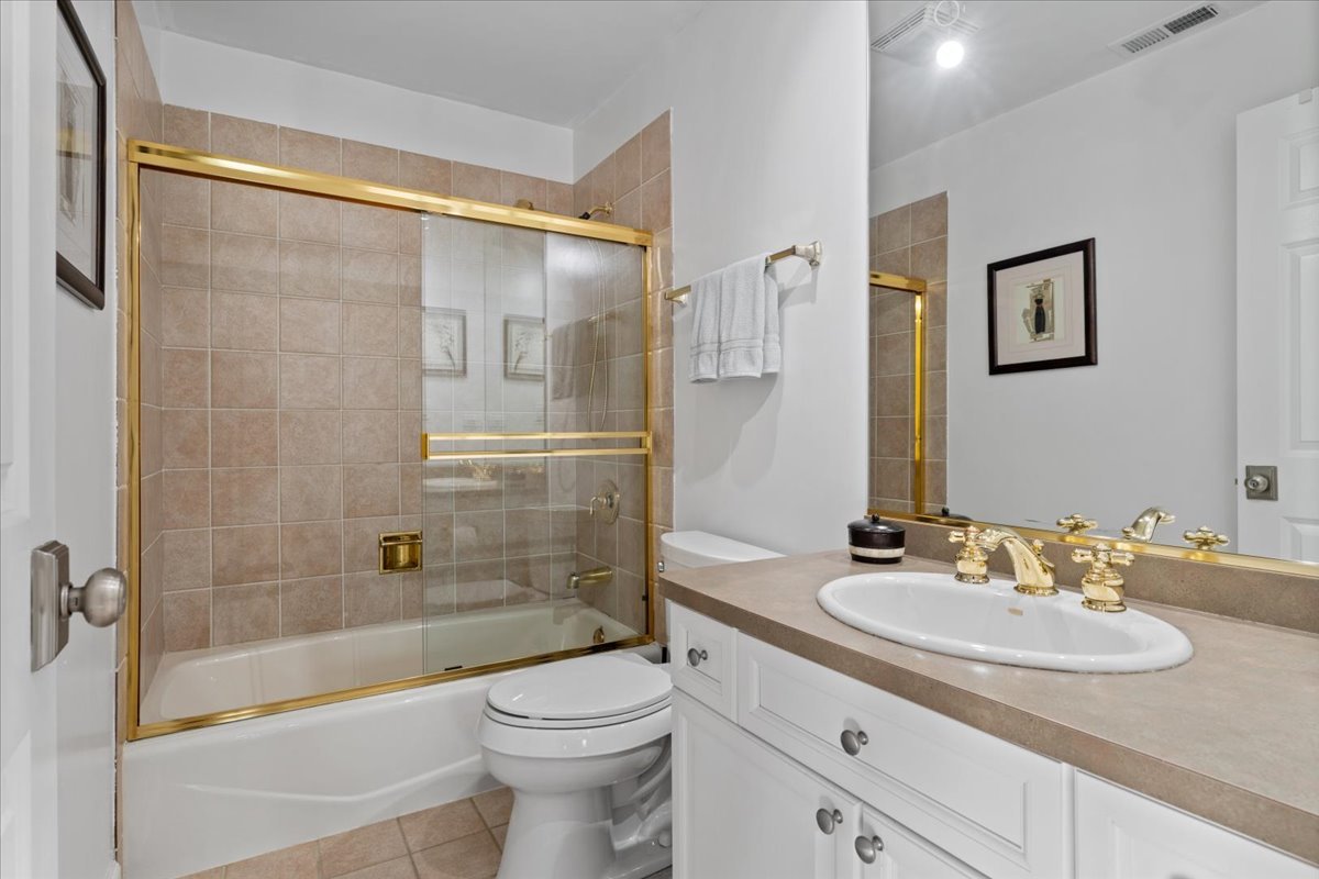 363 W Superior Street B Property Photo 26