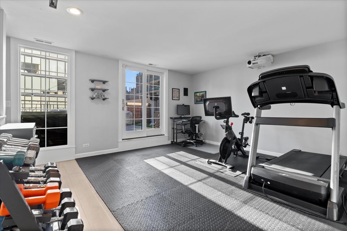 363 W Superior Street B Property Photo 28