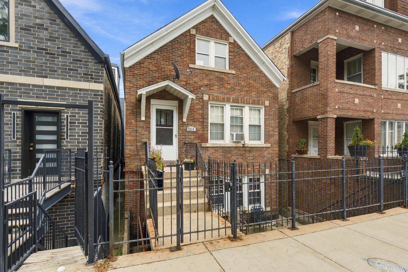 2315 S Hoyne Avenue Property Photo 1
