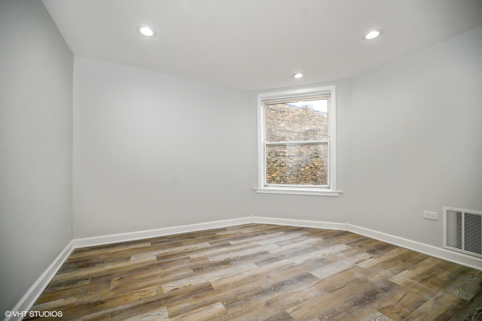 5648 S Calumet Avenue Property Photo 6