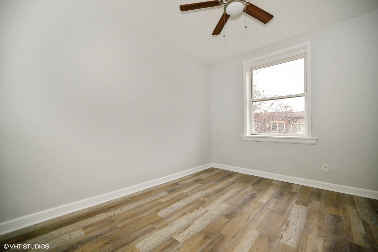5648 S Calumet Avenue Property Photo 9