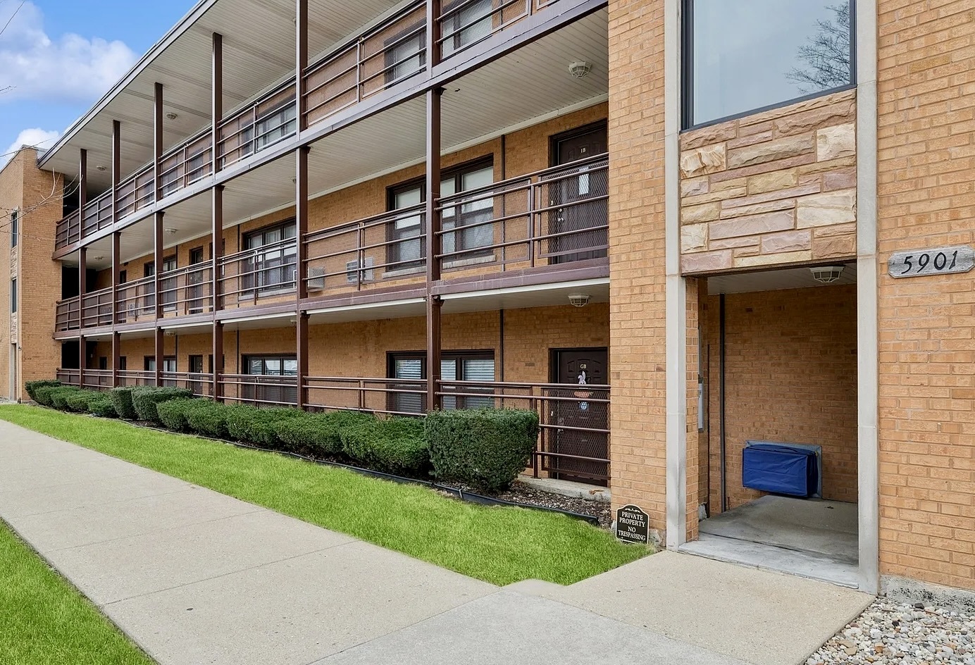 5901 N Naper Avenue 1c Property Photo 1